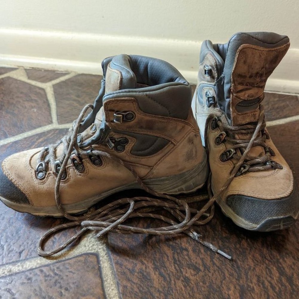 Vasque St. Elias Women's Hiking Boot Size 8.5